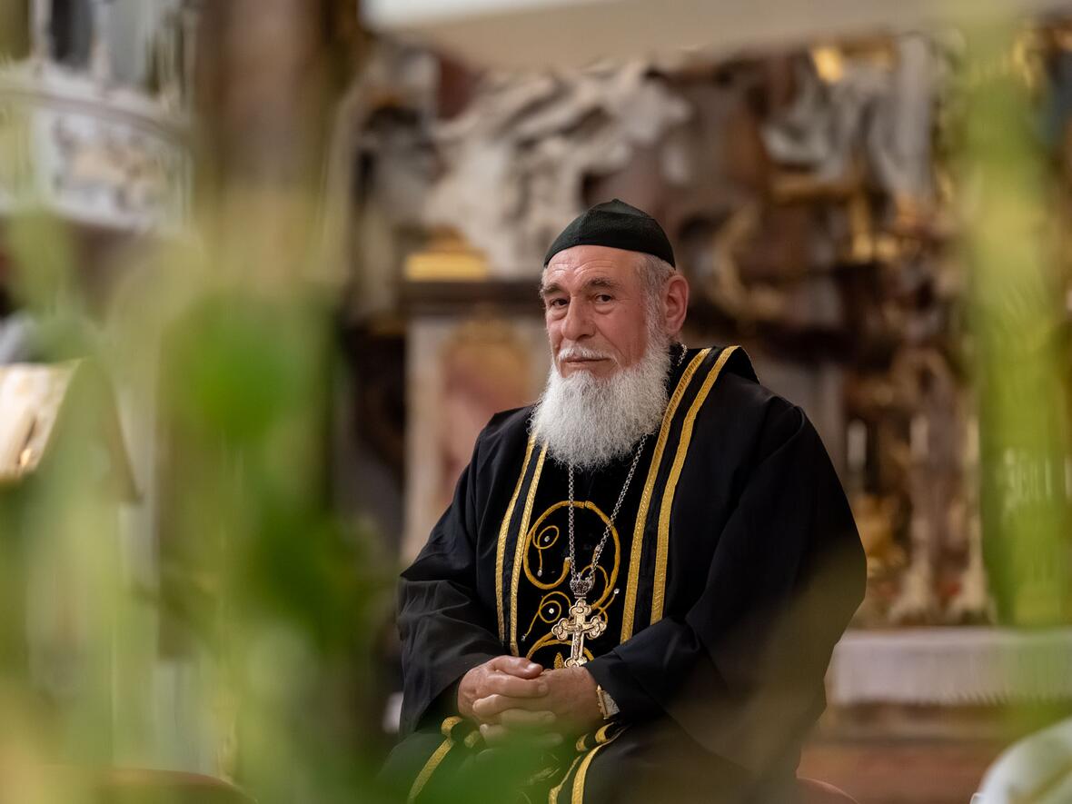 Auch ein syrisch-orthodoxer Priester nahm an der Feier teil.
