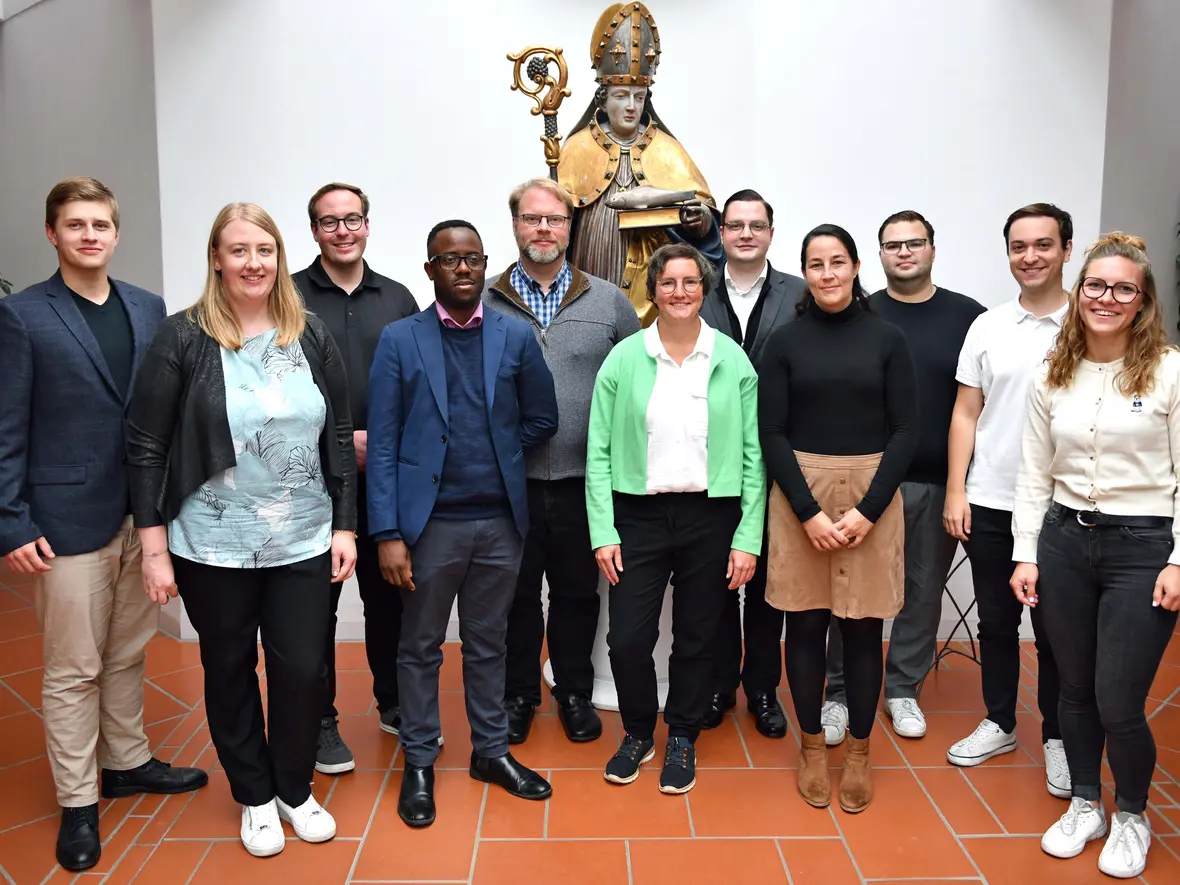 In die Berufseinführung gestartet: Ein knappes Dutzend junger Frauen und Männer lassen sich in den kommenden Jahren für die Seelsorge ausbilden. (Fotos: Nicolas Schnall / pba)
