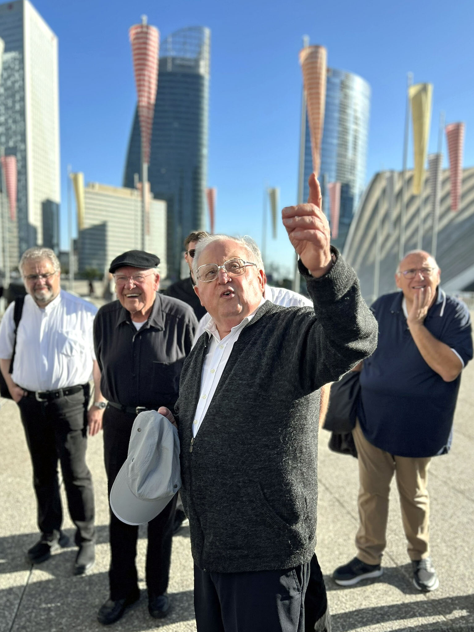 Reiseleiter Monsignore Thomas Gerstlacher führte die Gruppe kompetent durch Frankreichs Hauptstadt.