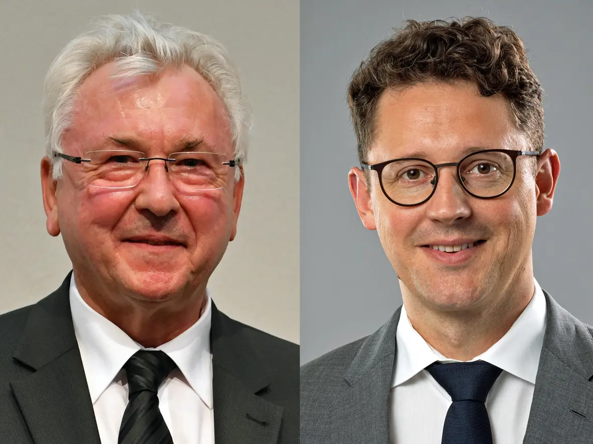 Stabwechsel Anfang November: Bischofsvikar Msgr. Walter Merkt (links) übergibt die Leitung der Hauptabteilung VII an Finanzdirektor Dr. Dominikus Kleindienst. (Fotos: Nicolas Schnall / pba, privat)