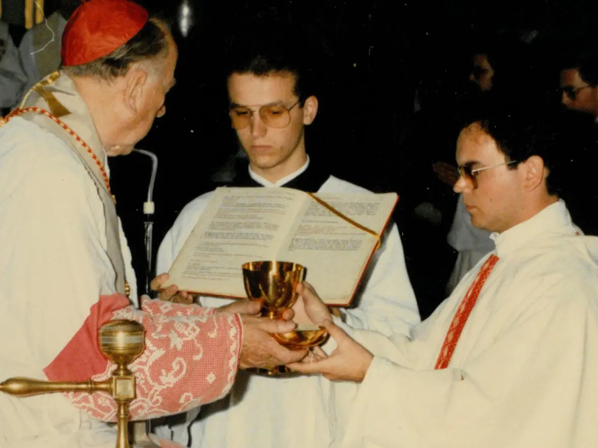 Vor 40 Jahren empfing Bertram Meier, heute Bischof von Augsburg, in Rom durch Kardinal Franz König die Priesterweihe. (Foto: privat)