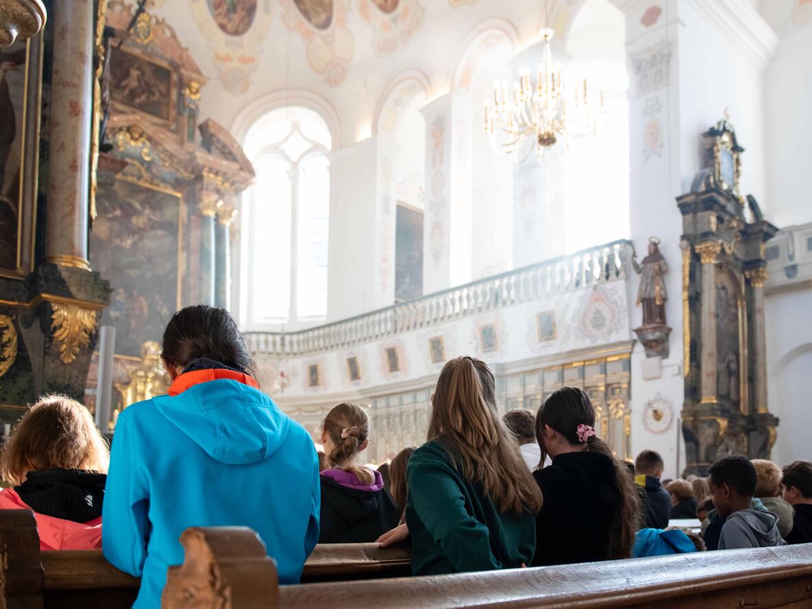 Der Festgottesdienst fand in der Basilika St. Peter gleich neben dem Campus statt.