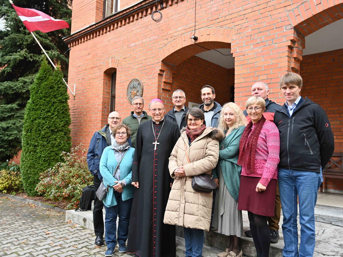 Der Erzbischof von Riga, Dr. Zbignevs Stakevičs, hieß die Reisegruppe herzlich willkommen (Fotos: Maria Rösch / pba)