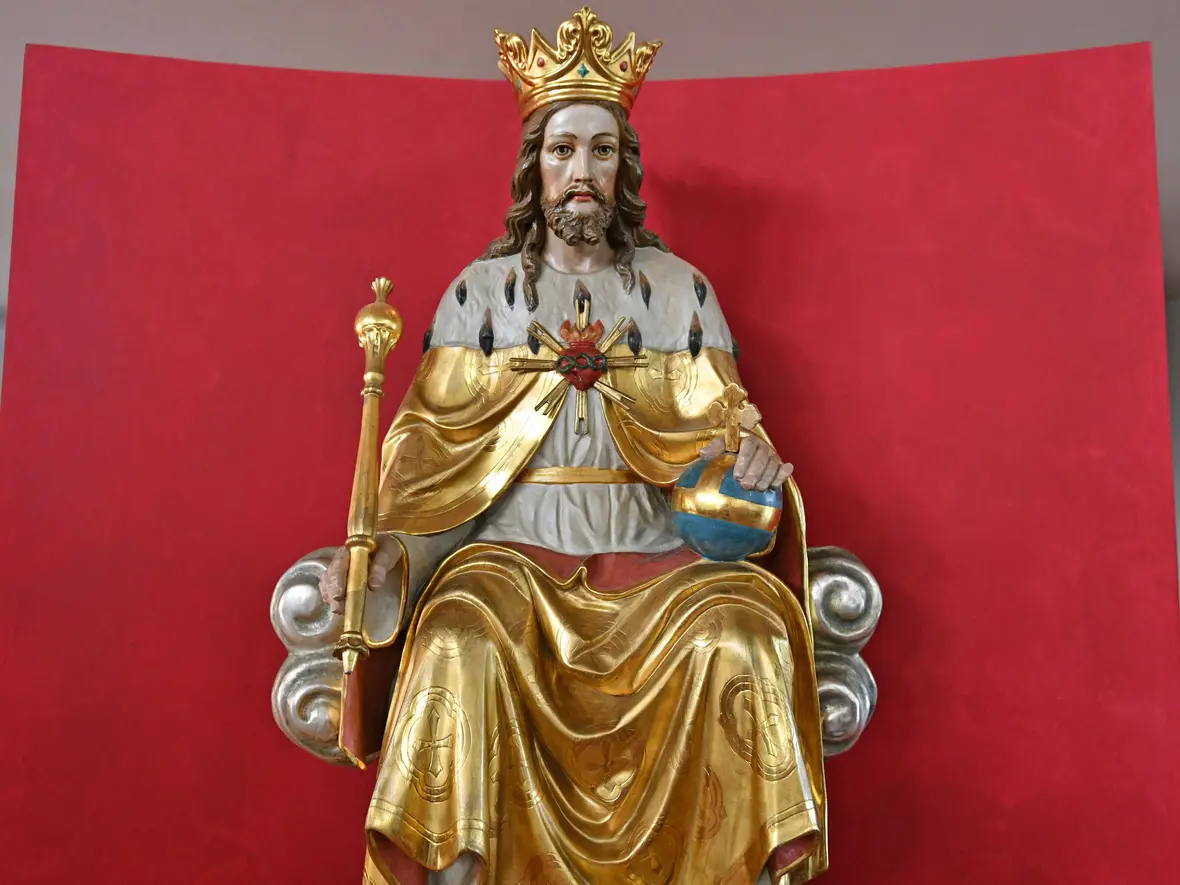 Statue Christus König in Marienfried. (Foto: Julian Schmidt / pba)