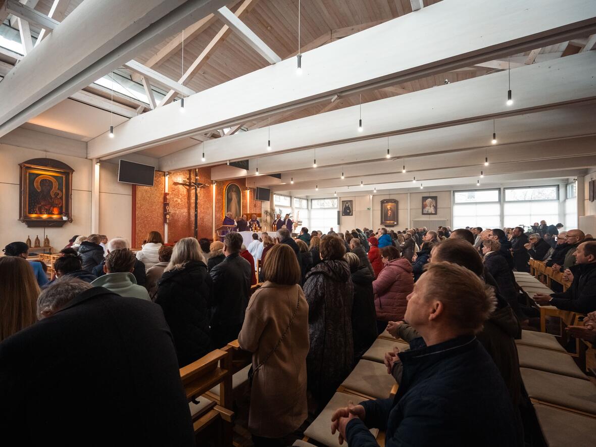 Gemeinsam in der Gesellschaft wirken: Die Kirche "Zur Göttlichen Barmherzigkeit" der polnischen Gemeinde in Augsburg feiert dreißig Jahre Kirchweih (Fotos: Julian Schmidt / pba)