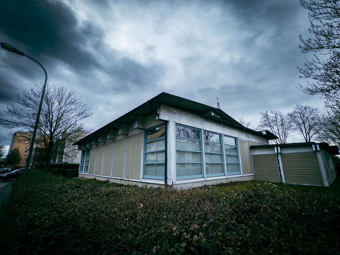 Die Kirche Zur Göttlichen Barmherzigkeit in der Hammerschmiede wurde 1995 eingeweiht.