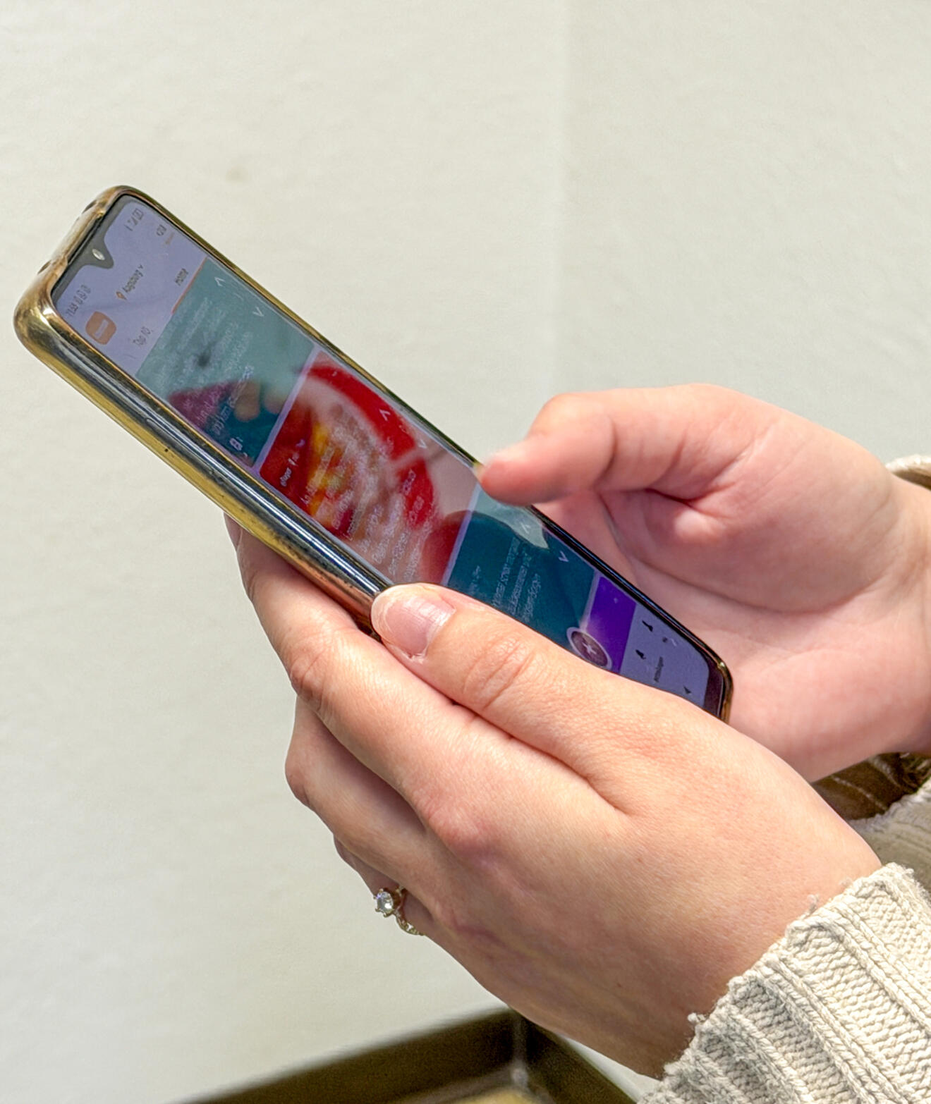 Internetsucht ist ein wachsendes Problem, besonders unbegrenzte Social-Media-Nutzung kann für Kinder und Jugendliche gefährlich werden. (Foto: D. Hauke / Caritas Augsburg)