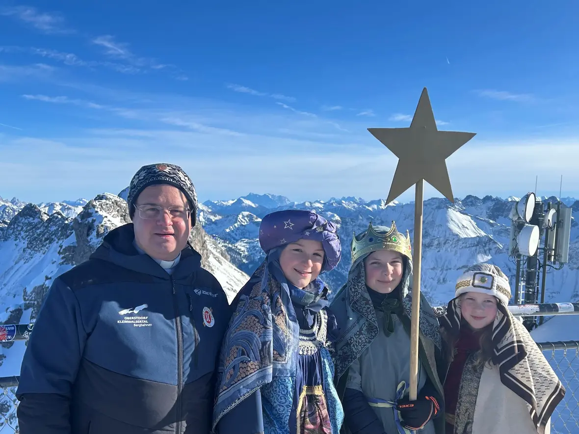 Oberstdorfer Sternsinger auf dem Nebelhorn. (Foto: PG Oberstdorf)