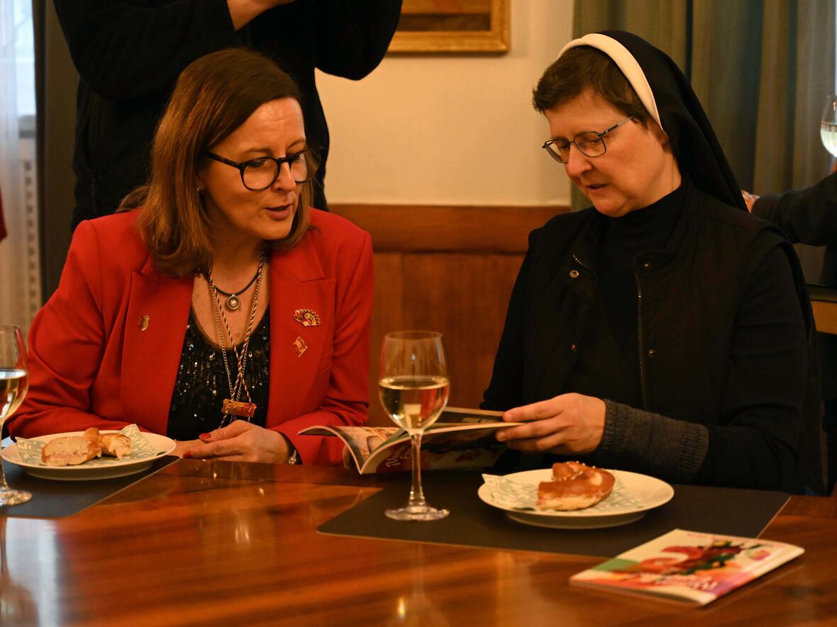 Der Besuch bot auch Möglichkeit sich miteinander auszutauschen.