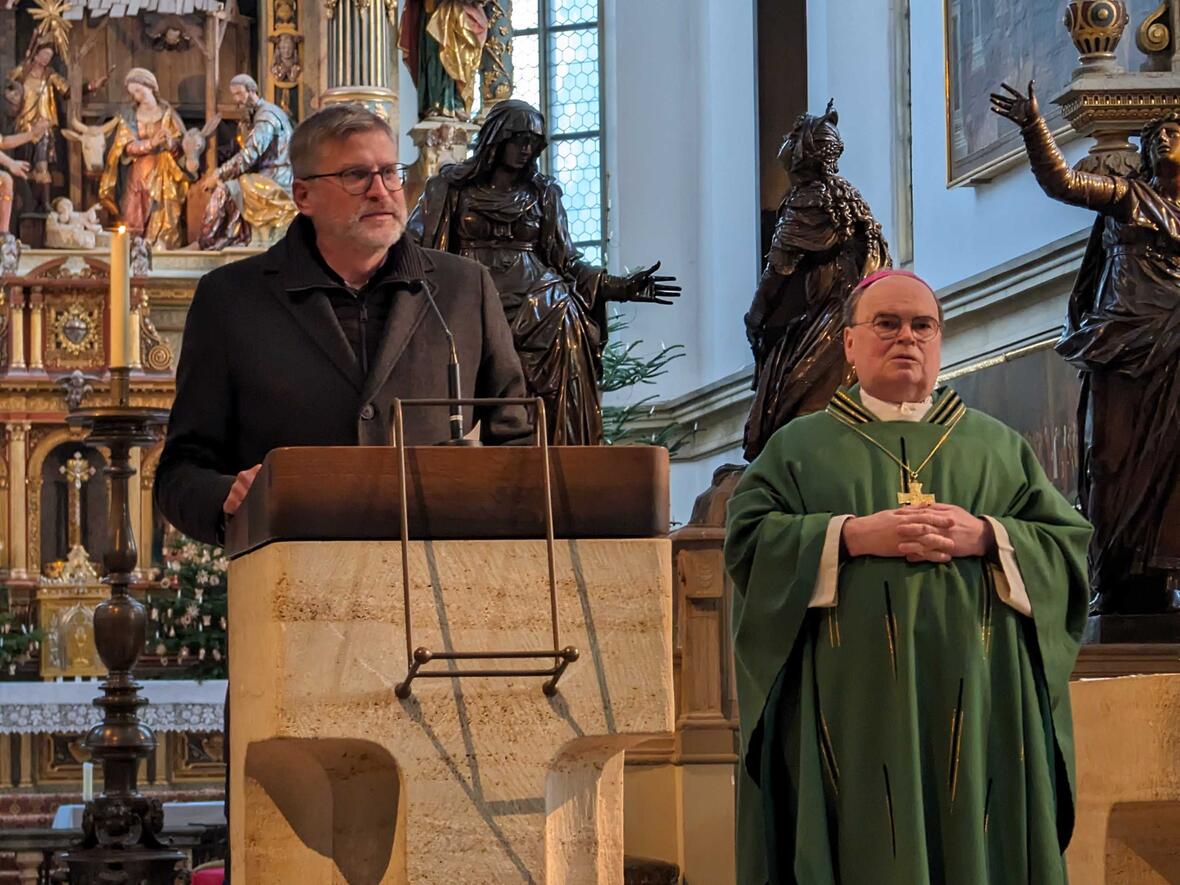 Der Vorstandsvorsitzende der Stiftung Kita-Zentrum St. Simpert, Günter Groll, zeigte sich dankbar für das große Engagement der Mitarbeitenden zum Wohle der Kinder. (Foto: Kita-Zentrum) 