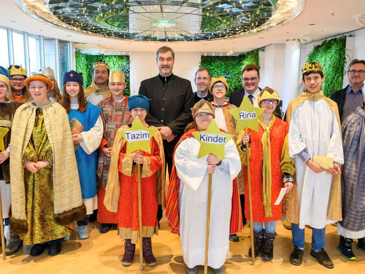 Sternsingerinnen und Sternsinger aus Aichach zu Gast in München (Fotos: Bayerische Staatskanzlei)