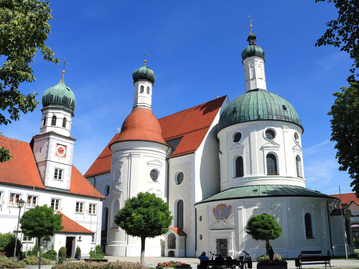 Die Wallfahrtskirche Maria Hilf in Klosterlechfeld, die bis 1993 von Franziskanern seelorgerisch betreut wurde. (Foto: Peter C. Düren)