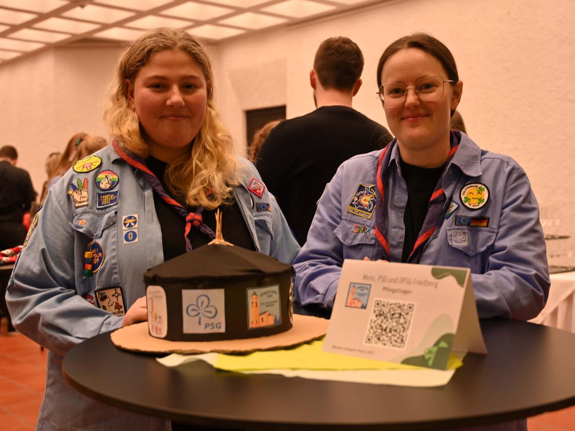 An Tischen im Foyer wurden die eingereichten Projekte vorgestellt. 