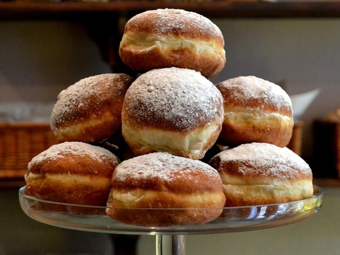 Mit Krapfenessen die Hospizarbeit unterstützen (Motivfoto: Sanok / Wikimedia Commons)