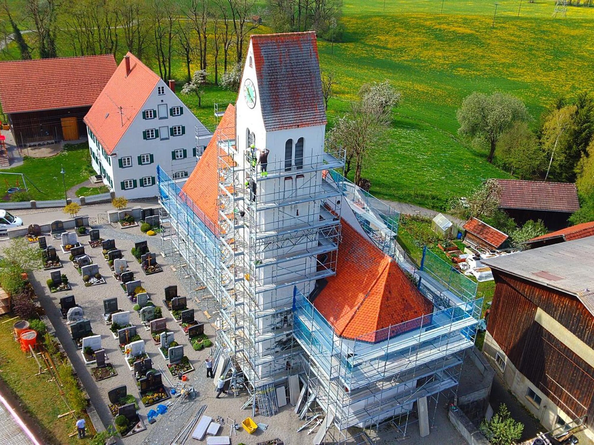 Luftbildaufnahme mit Gerüst