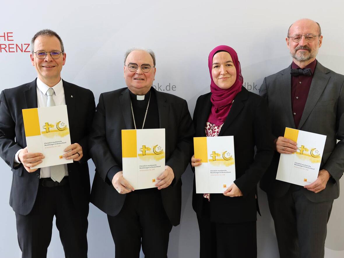 "Mehr als nur ein Schwarz-Weiß-Bild": Neue Arbeitshilfe zu christlich-muslimischen Beziehungen vorgestellt
