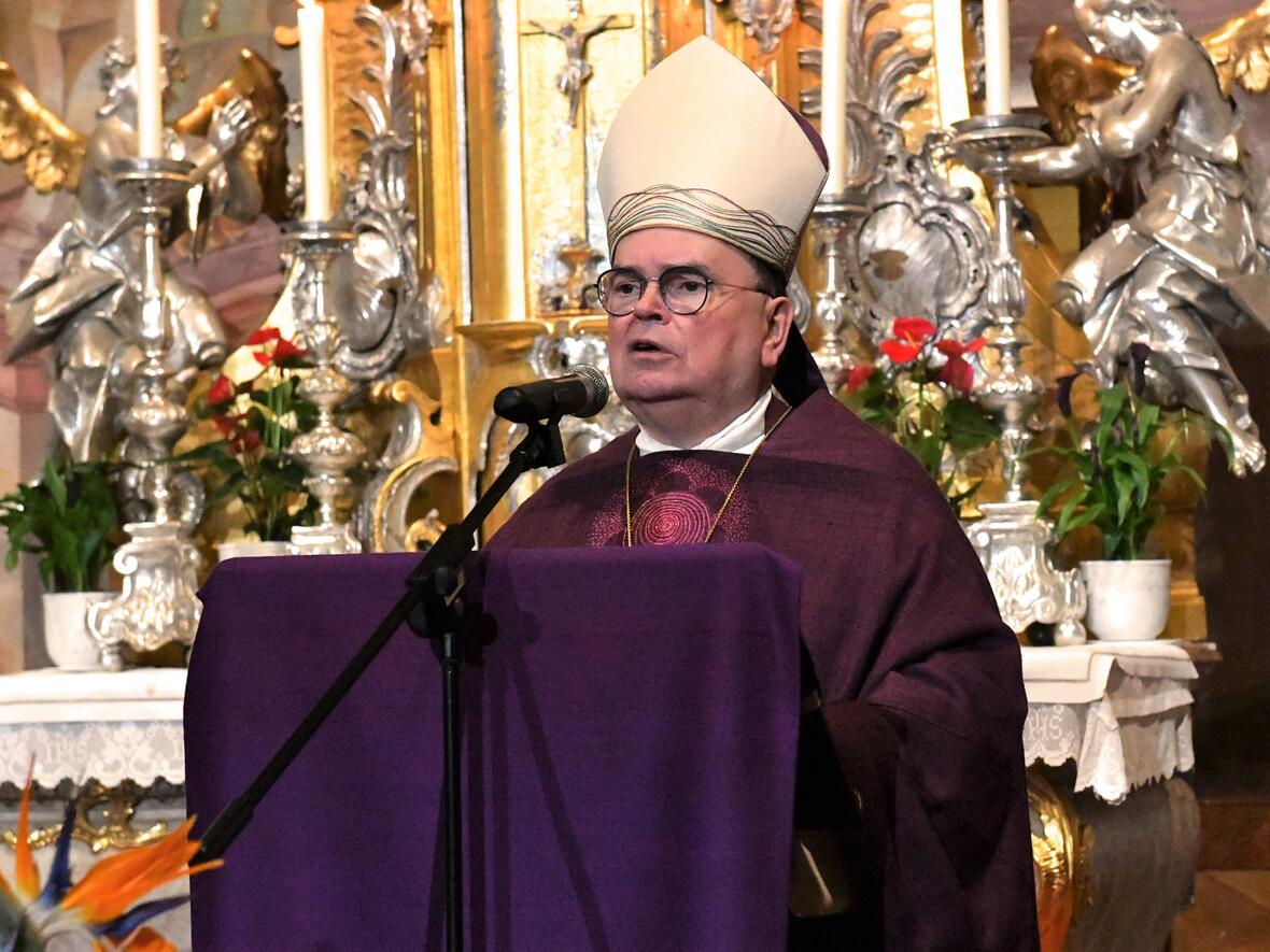 Bischof Bertram nannte die 95-jährige Präsenz der Karmelitinnen in Welden eine „lange, ertragreiche, gesegnete Zeit“ (Fotos: Ulrich Bobinger/pba).