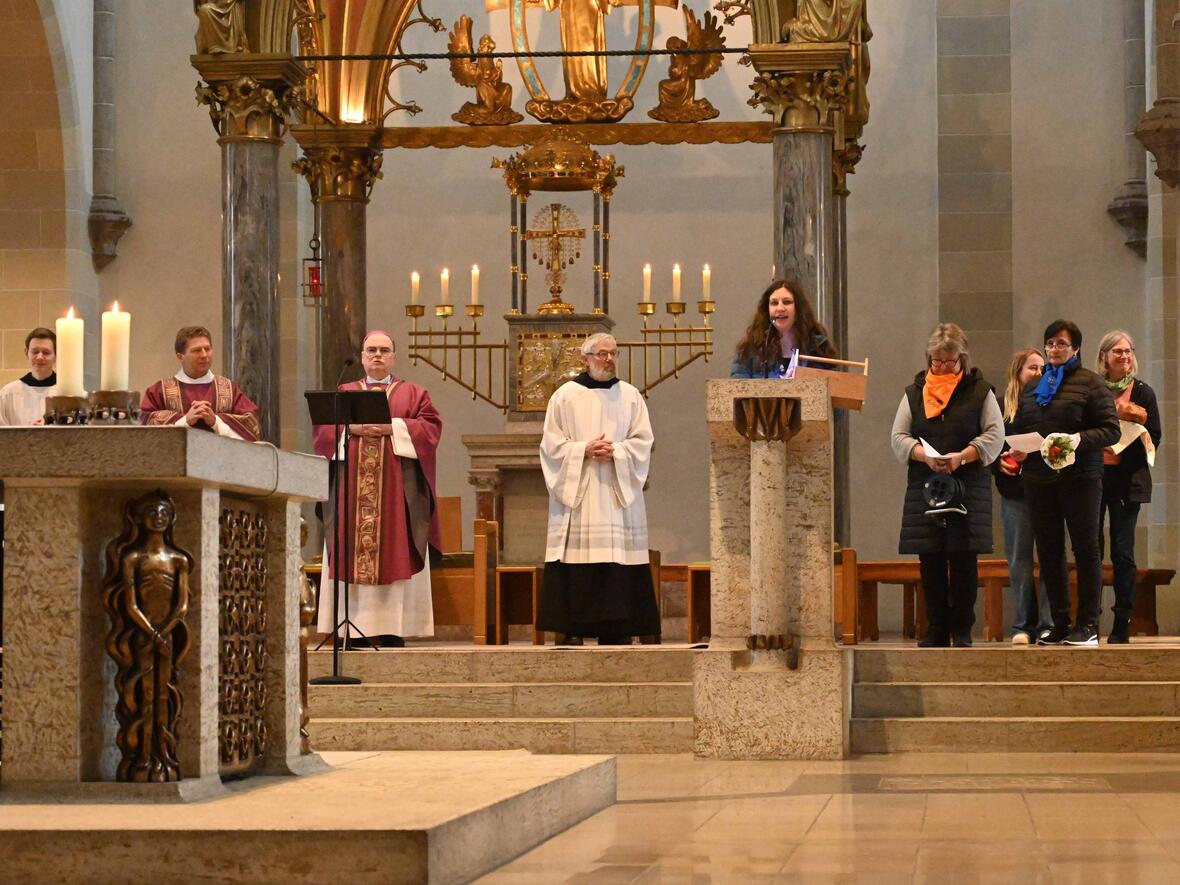 Die Fürbitten wurden von den Verbänden im Bistum Augsburg vorbereitet. Sie griffen das diesjährige Thema "Arbeitswelt" auf. (Fotos: Maria Rösch_pba)   
