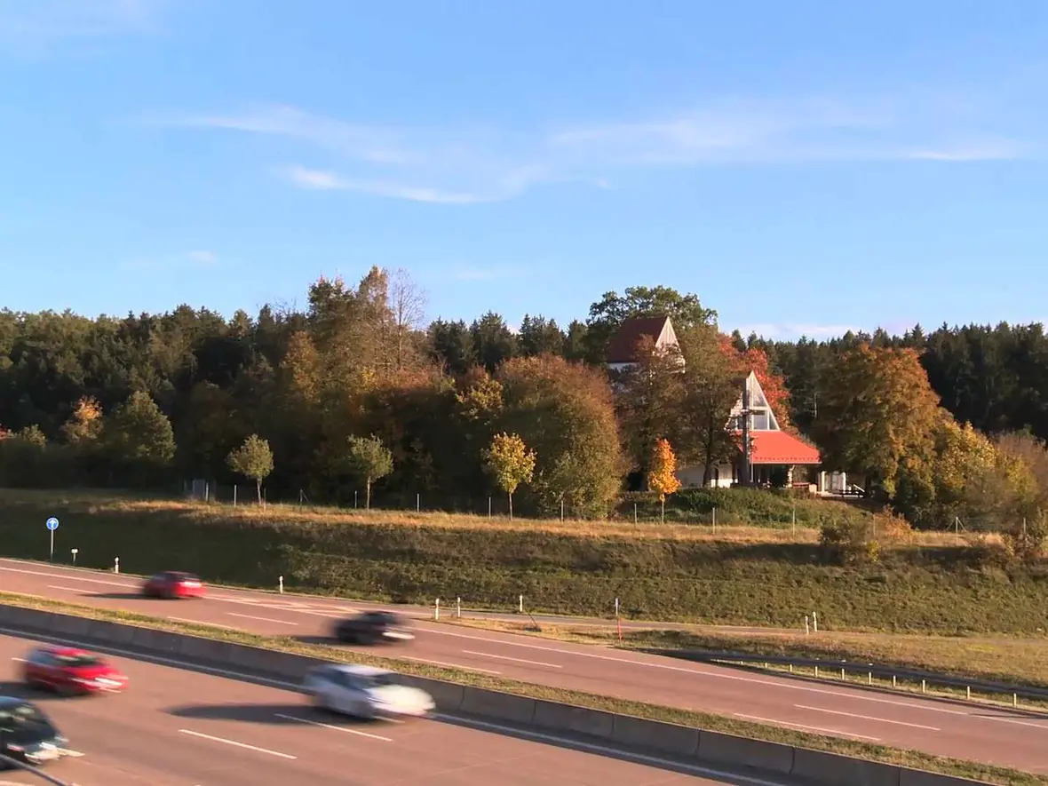Autobahnkirche Adelsried. (Foto: Peter Carle)