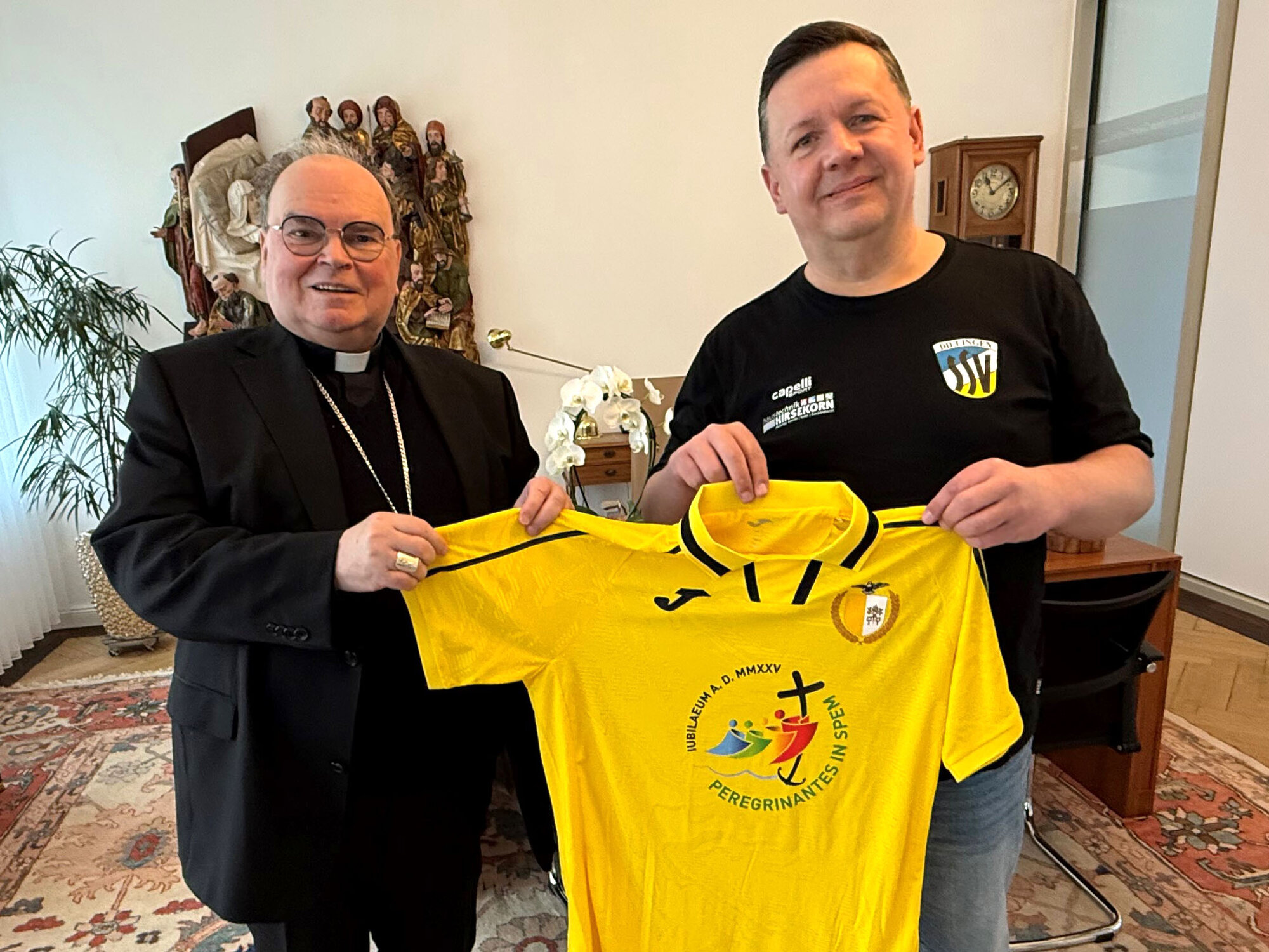 Benefizspiel in Dillingen_Bischof Bertram zusammen mit Chef-Organisator Christoph Nowak (Foto_privat)