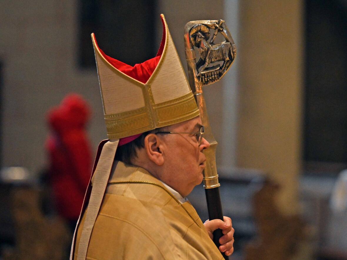 Bischof Bertram nutzte am Gründonnerstag einen passenden Bischofsstab.