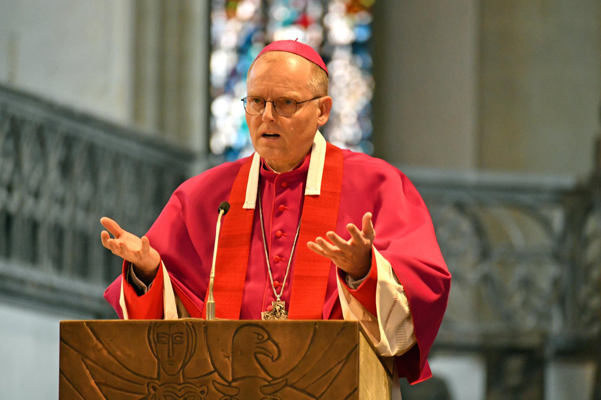 08_Karfreitagsliturgie im Dom_Feier vom Leiden und Sterben Jesu (Foto Nicolas Schnall pba)