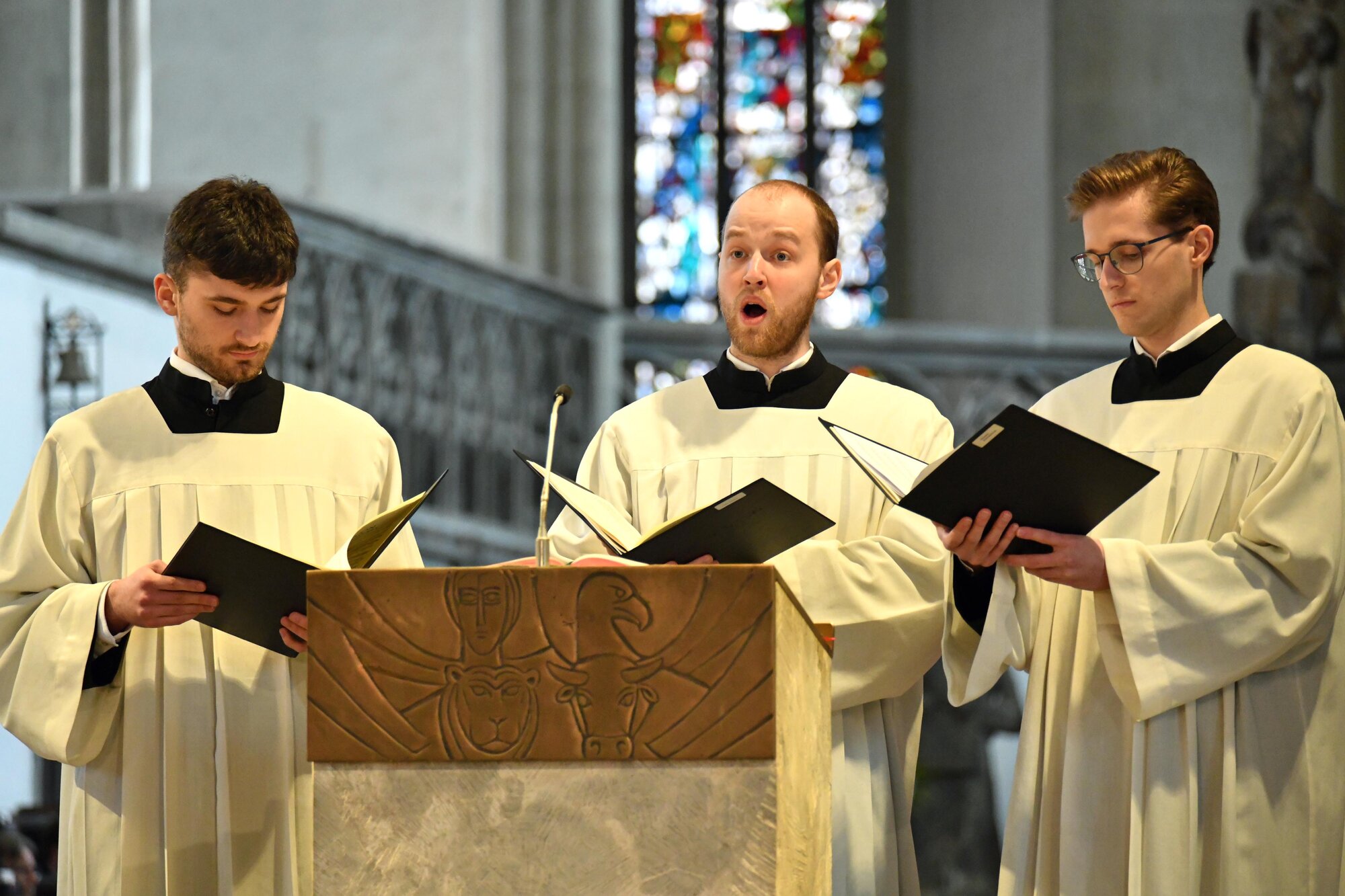 03_Karfreitagsliturgie im Dom_Feier vom Leiden und Sterben Jesu (Foto Nicolas Schnall pba)