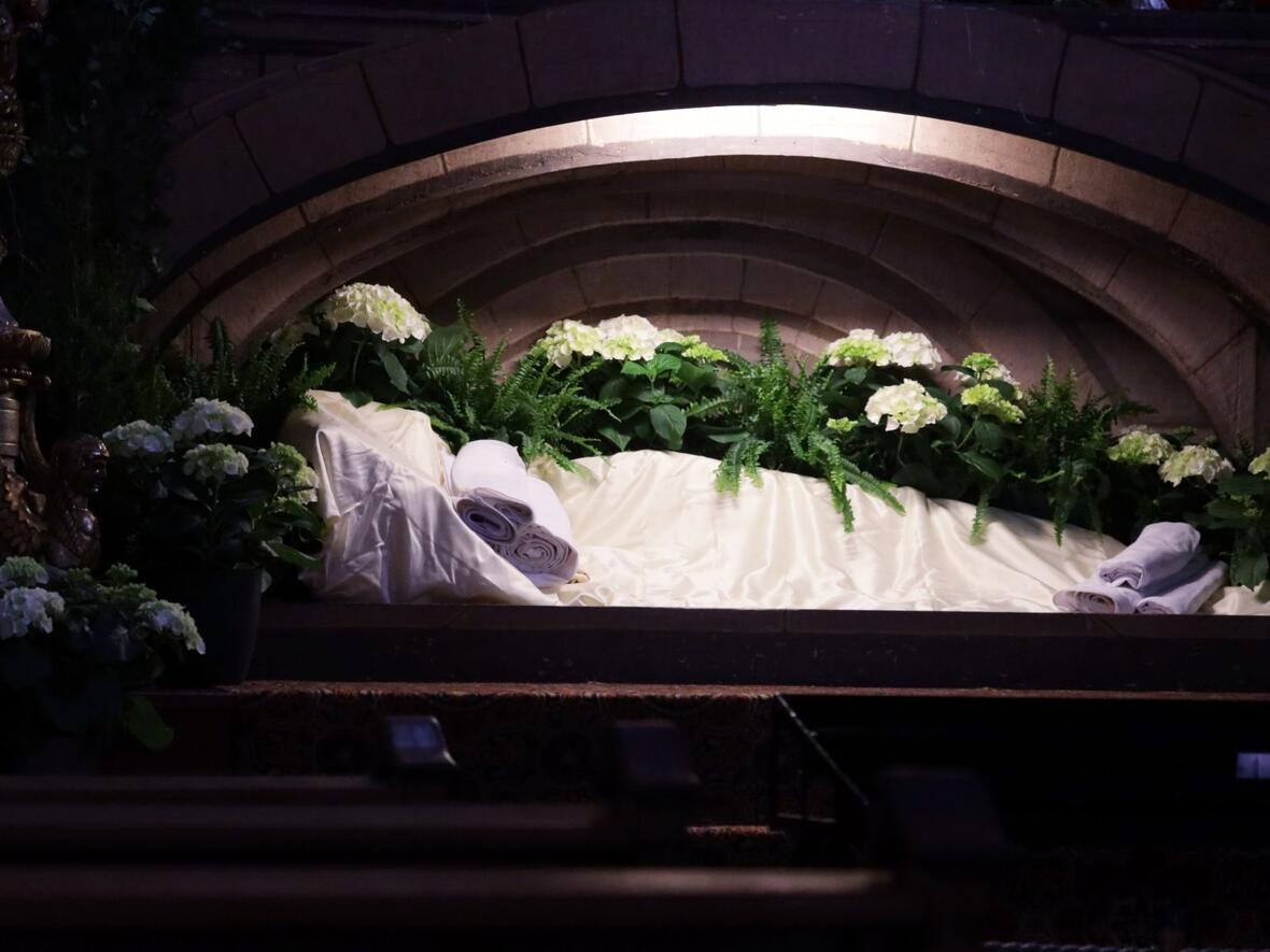 Das Grab ist leer, er ist wahrhaft auferstanden: Ostern im Augsburger Dom (Fotos: Annette Zoepf / pba)