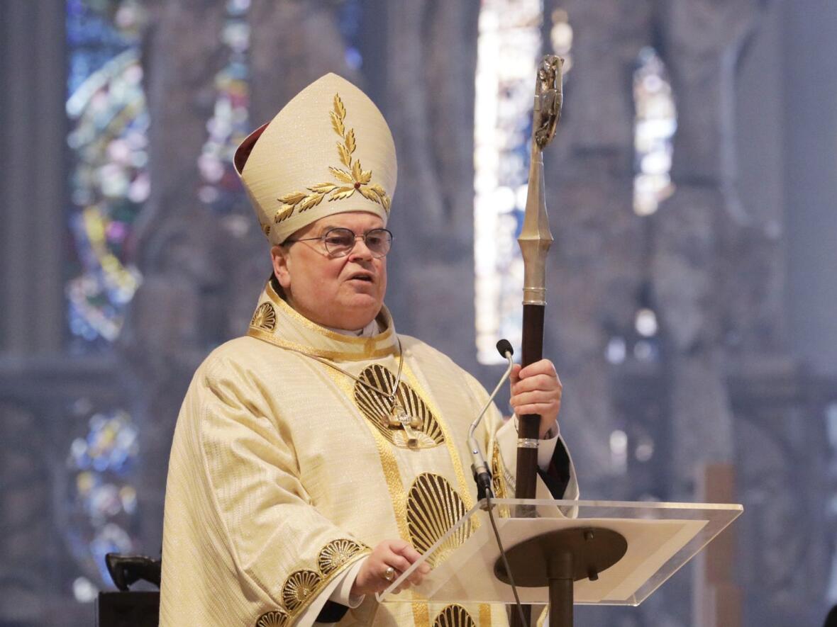 Bischof Bertram bei der Predigt.