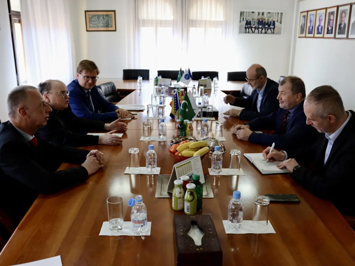 Viele Gespräche und der interreligiöse Dialog prägten die Sarajevo-Reise des Bischofs, wie hier an der Fakultät für Islamische Studien an der Universität Sarajevo (Fotos: Marko Orlovic / DBK)