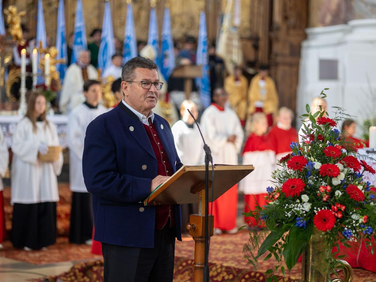 Der Präsident des Musikbunds Franz Josef Pschierer in der Basilika.