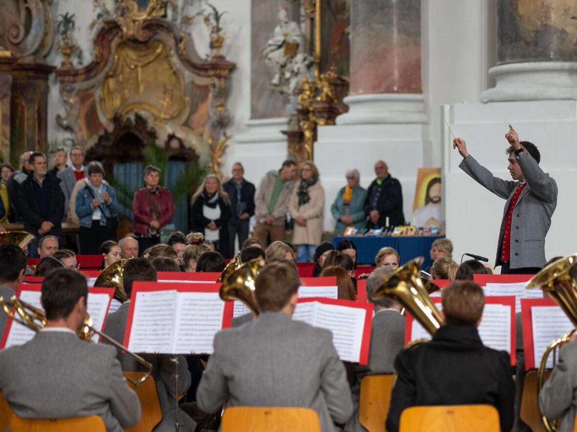 Der Gottesdienst wurde von der Blasmusikgesellschaft Ottobeuren musikalisch gestaltet.