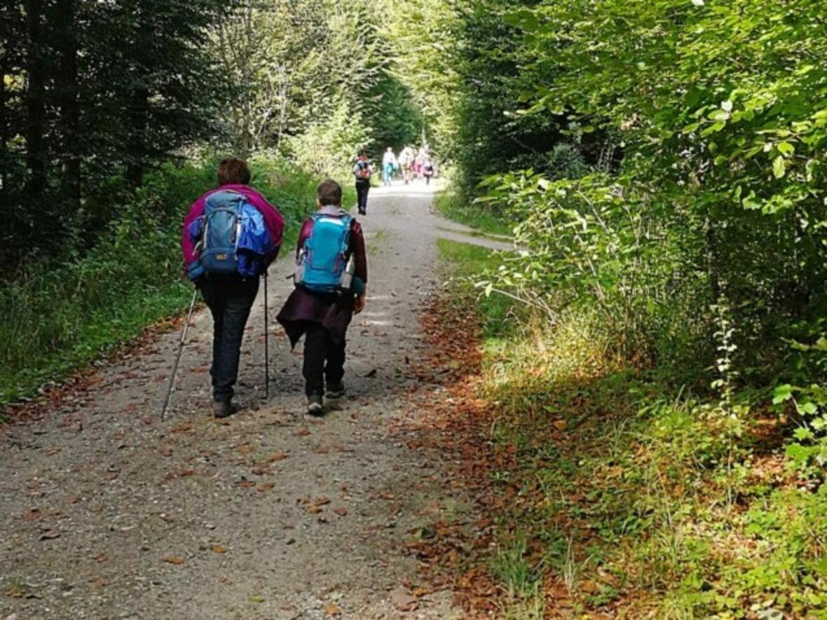 Zu Fuß unterwegs mit Trauernden