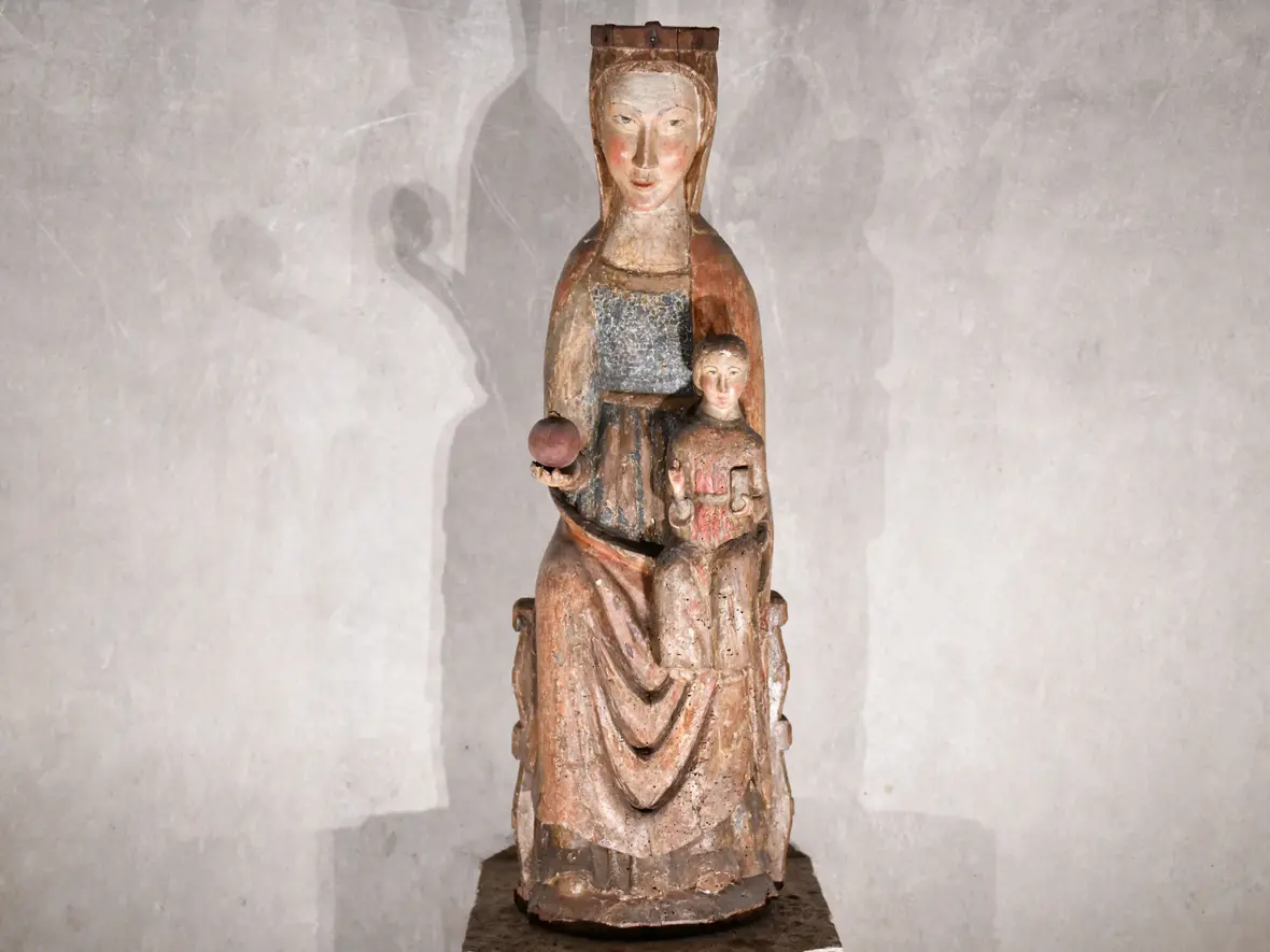 Madonna in der Krypta des Westchores des Augsburger Doms. (Foto: Leander Stork / pba)