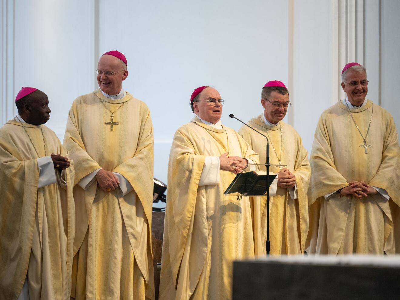 Beim Gottesdienst im Kiliansdom kamen zahlreiche Geistliche mit weltkirchlichem Hintergrund und Interesse zusammen.