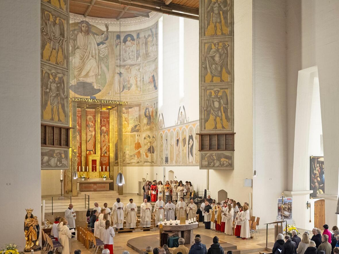 Bischof Bertram segnete am 7. Sonntag der Osterzeit die Chororgel hinter dem Hochaltar in St. Josef - Memmingen. (Archivfoto: Julian Schmidt / pba)