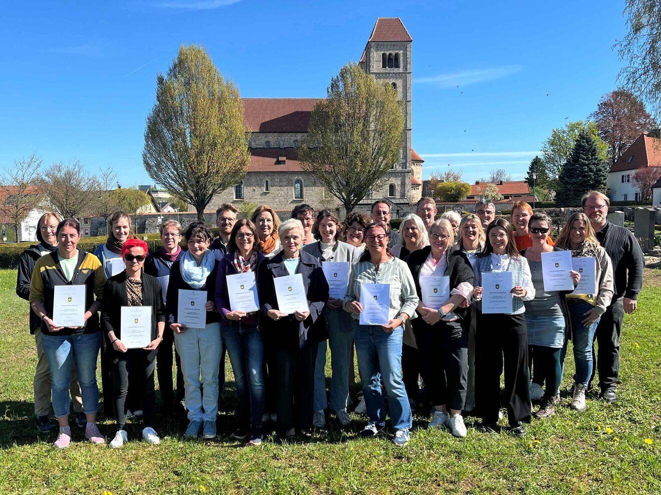 27 Frauen und Männer haben den mehrwöchigen Kurs erfolgreich beendet. (Foto: Notfallseelsorge)