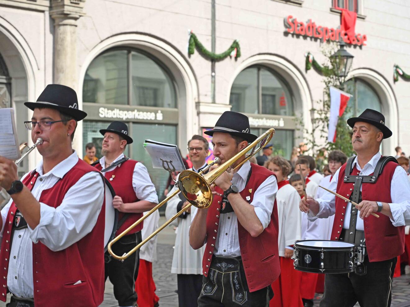 Wie gewohnt begleitete auch heuer die Musikkapelle Haldenwang die Prozession.