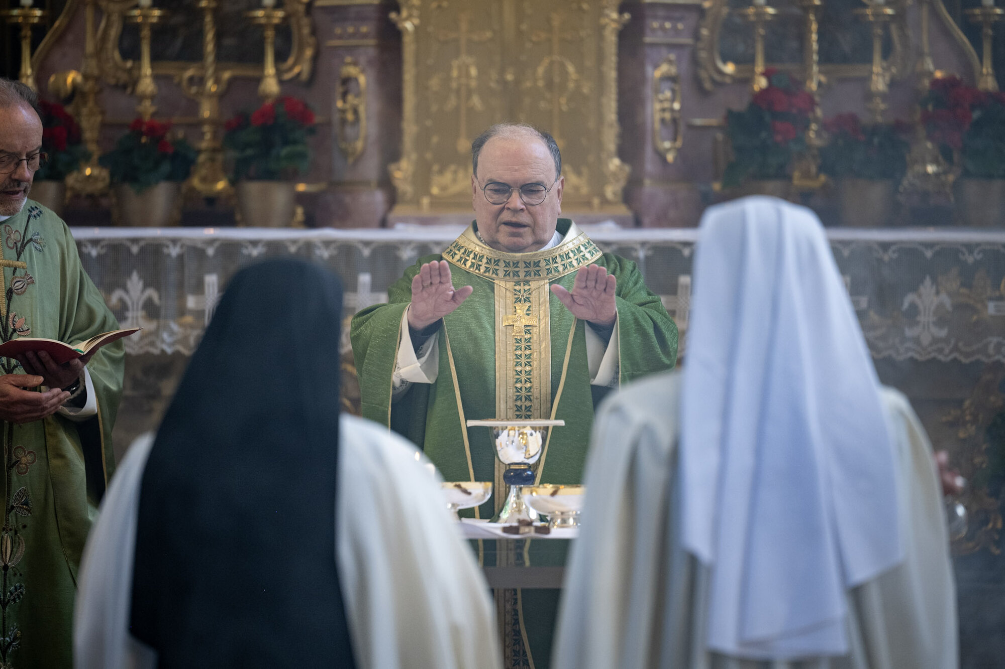 Bischof Bertram dankte in seiner Predigt den Schwestern und dem Freundeskreis für ihr gemeinschaftliches Engagement in Oberschönenfeld.