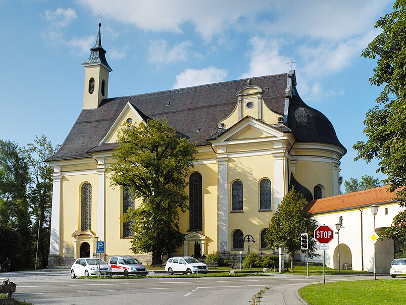 Die Wallfahrtskirche in Grafrath liegt im Gegensatz zum zugehörigen Pfarrverband im Bistum Augsburg. (Fotos: GFreihalter / wikimedia)