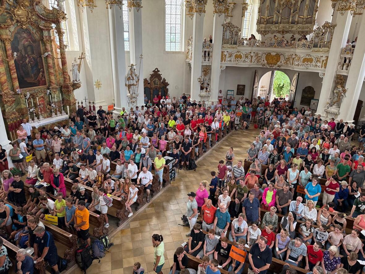 Eine starke Beteiligung der Jugendlichen, Platz für Neues und einen lebendigen Gottesdienst in Stationen hat sich die Kath. Jugendstelle Weilheim zusammen mit dem „WIES-Team“ auf ihre Fahnen geschrieben. (Foto: Wolfgang Böck)