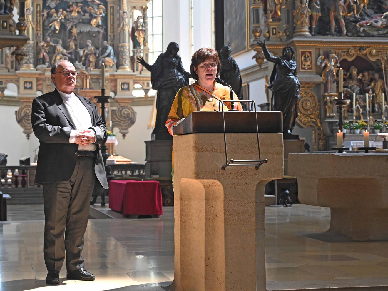 Das Mittagsgebet fand aufgrund der hohen Teilnehmerzahl in der Ulrichsbasilika statt.