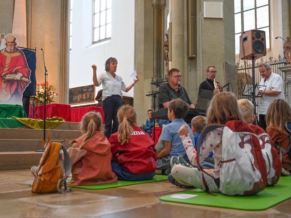 Kitakinder pilgern zum heiligen Ulrich