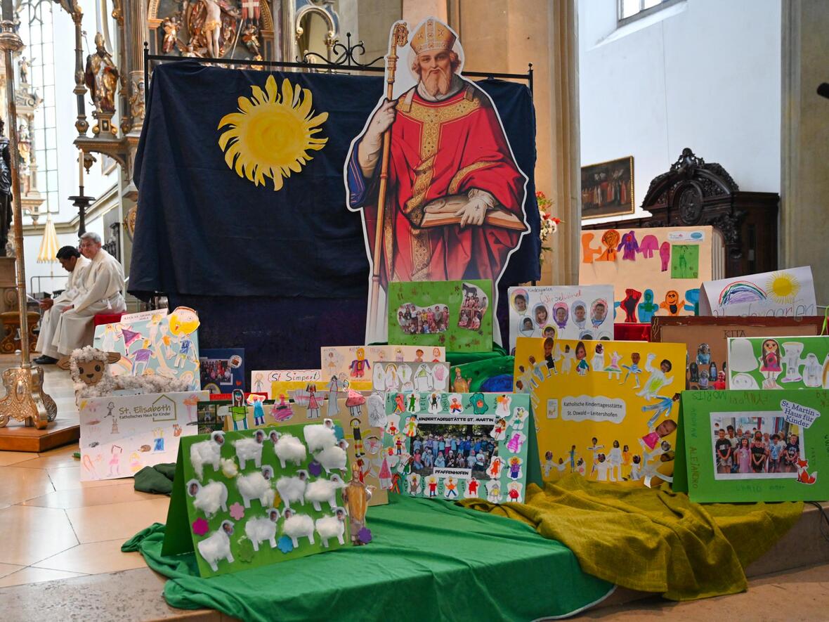 Kitakinder pilgern zum heiligen Ulrich