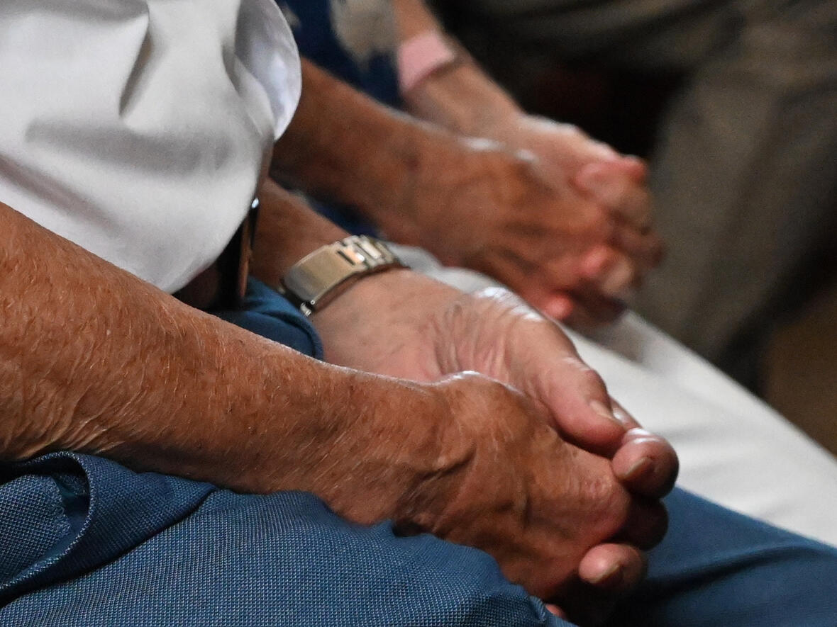 Im Gebet danken für eine lange Ehe: Mehr als 15.000 Ehejahre waren in Sankt Ulrich und Afra versammelt (Fotos: Ulrich Bobinger/pba).