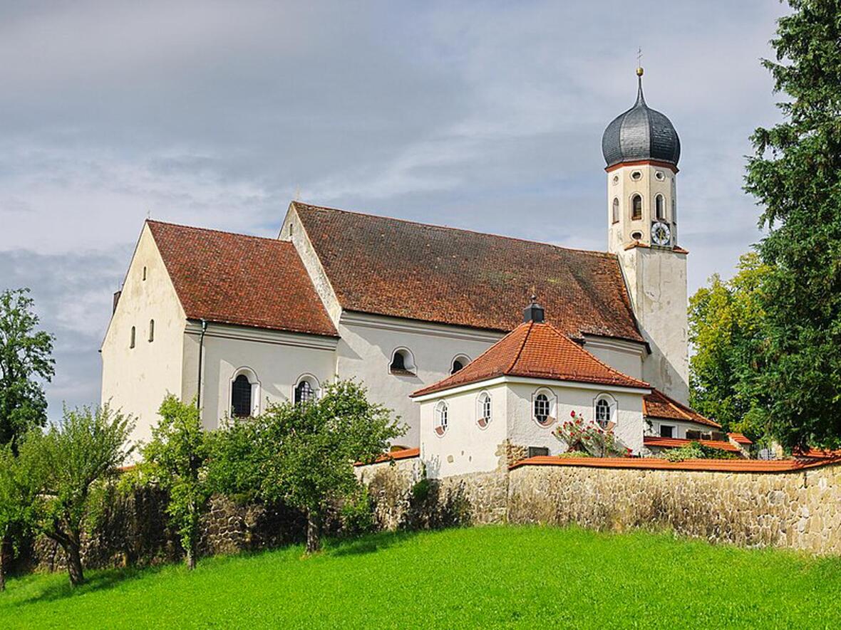 Die heutige Pfarrkirche St. Kilian entstand 1726. (Foto: Bgabel / wikimedia)