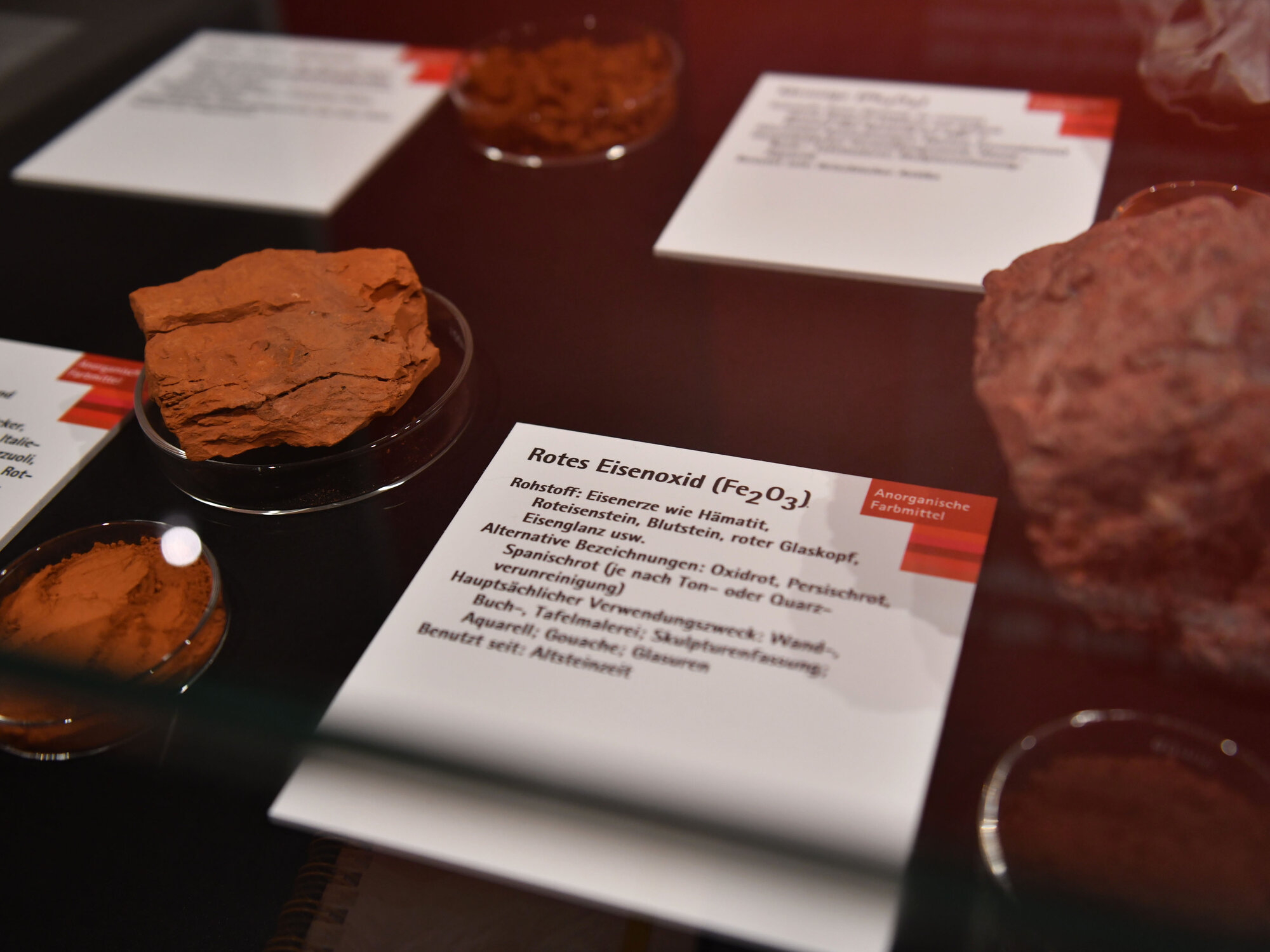 Sonderausstellung zur Farbe Rot im Diözesanmuseum (Maria Rösch_pba)