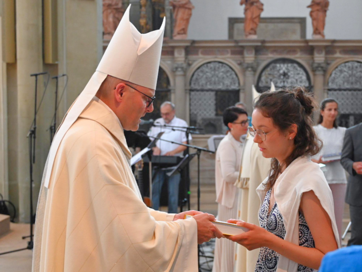 Lehrkräfte für Religion empfangen Missio canonica