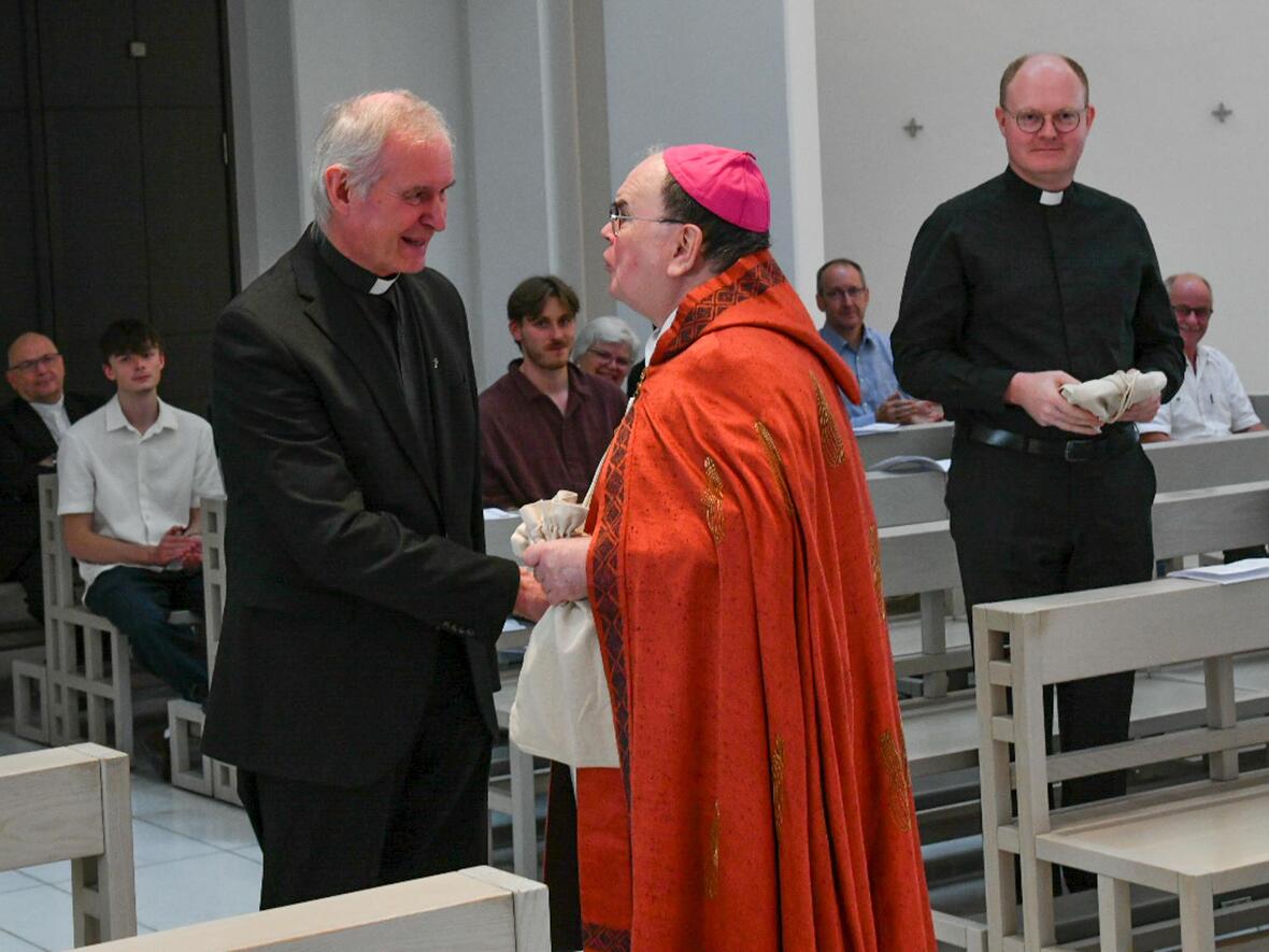 Am Freitag verabschiedete Bischof Bertram Albert Wolf und Dr. Bernhard Ehler aus dem Priesterseminar. (Fotos: Leander Stork / pba)