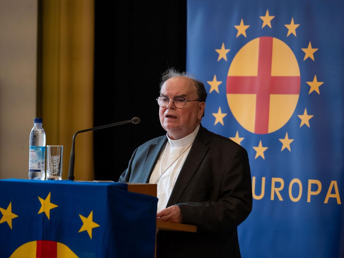 Bischof Bertram hatte die Schirmherrschaft über das erste Augsburger Friedensforum der Paneuropa-Union übernommen (Fotos: Julian Schmidt / pba)